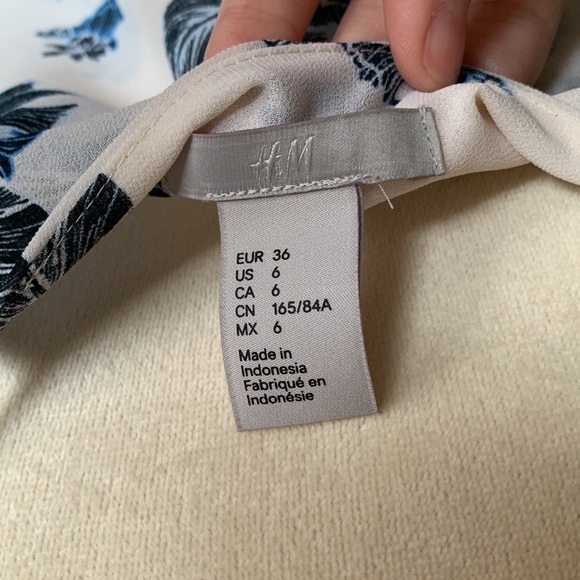 H&M - blue and white layered chiffon tank top - Picture 4 of 4